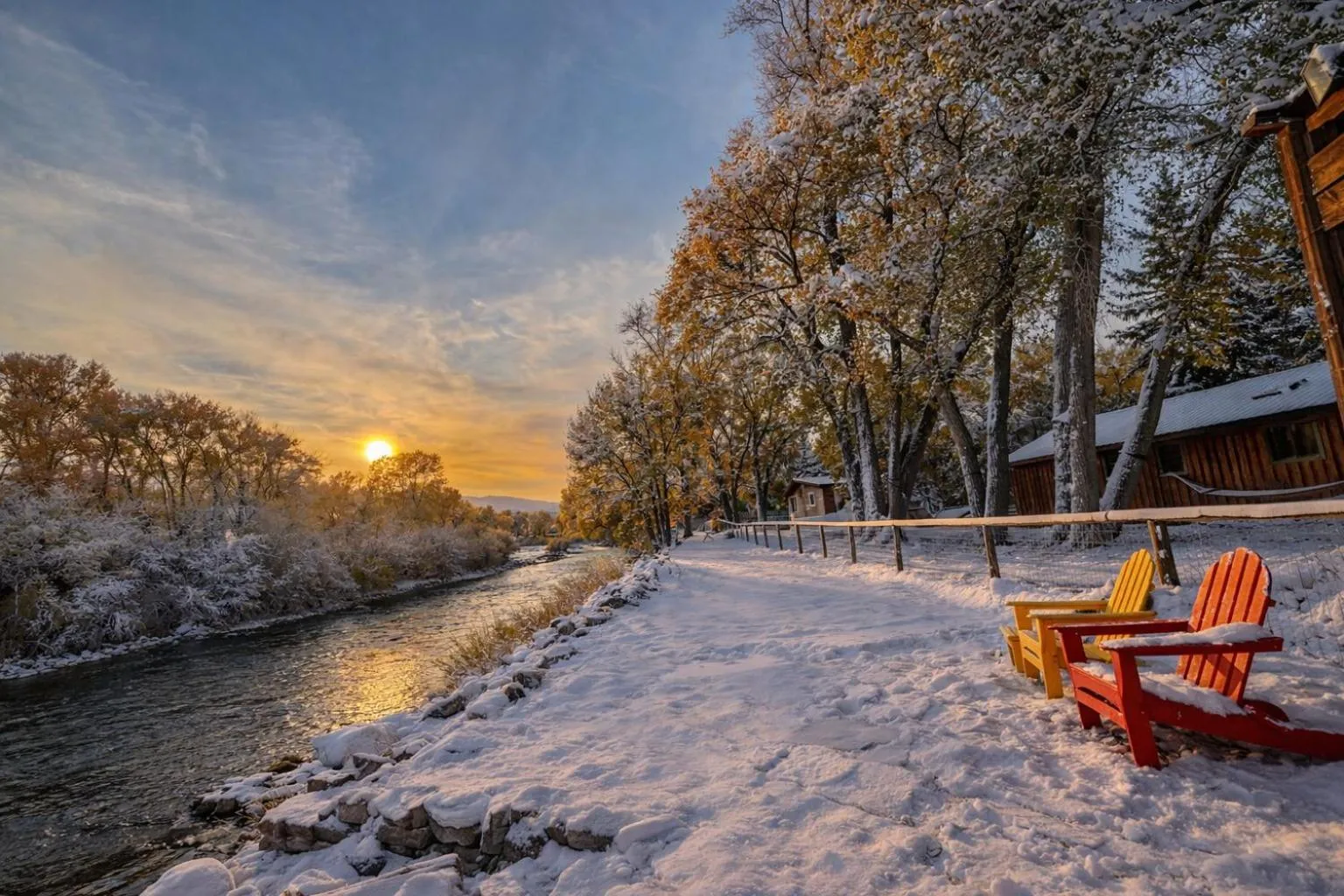 River view in Chinook Winds Lodge