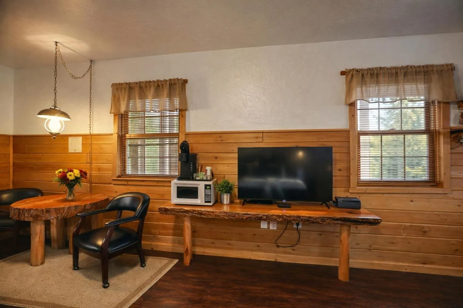 TV and multimedia in Chinook Winds Lodge