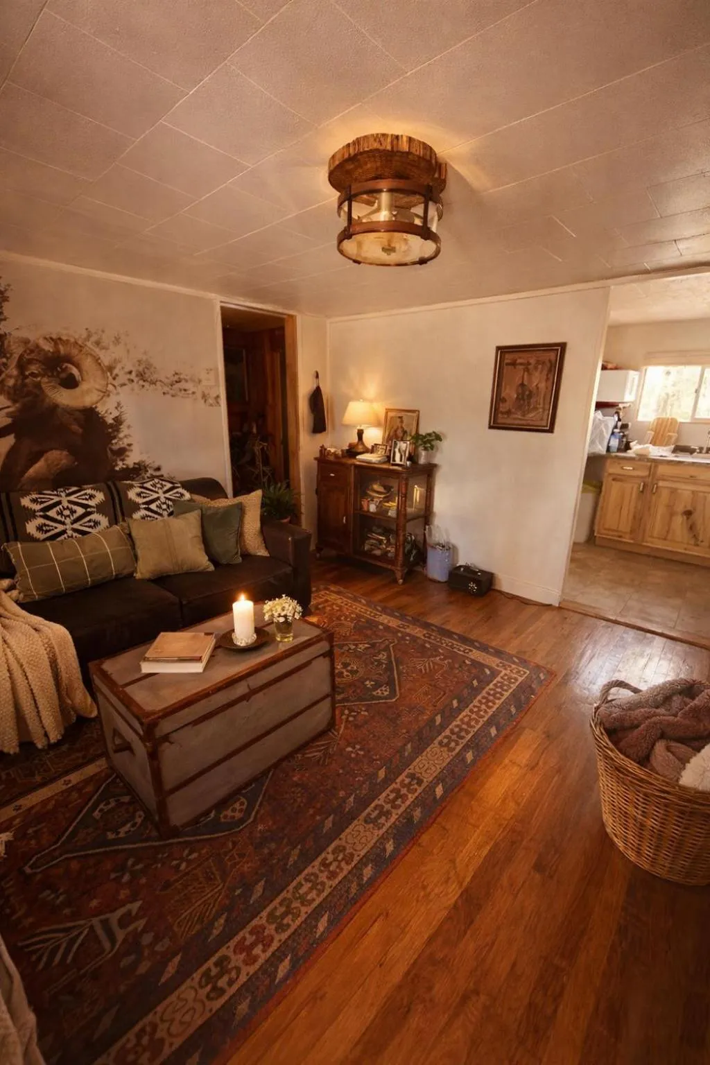 Living room in Chinook Winds Lodge