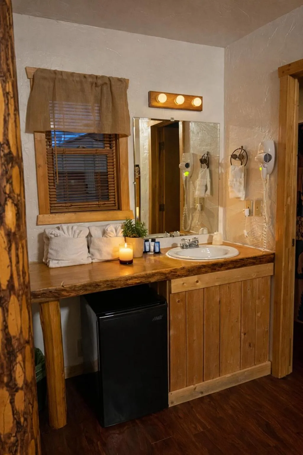 Bathroom in Chinook Winds Lodge