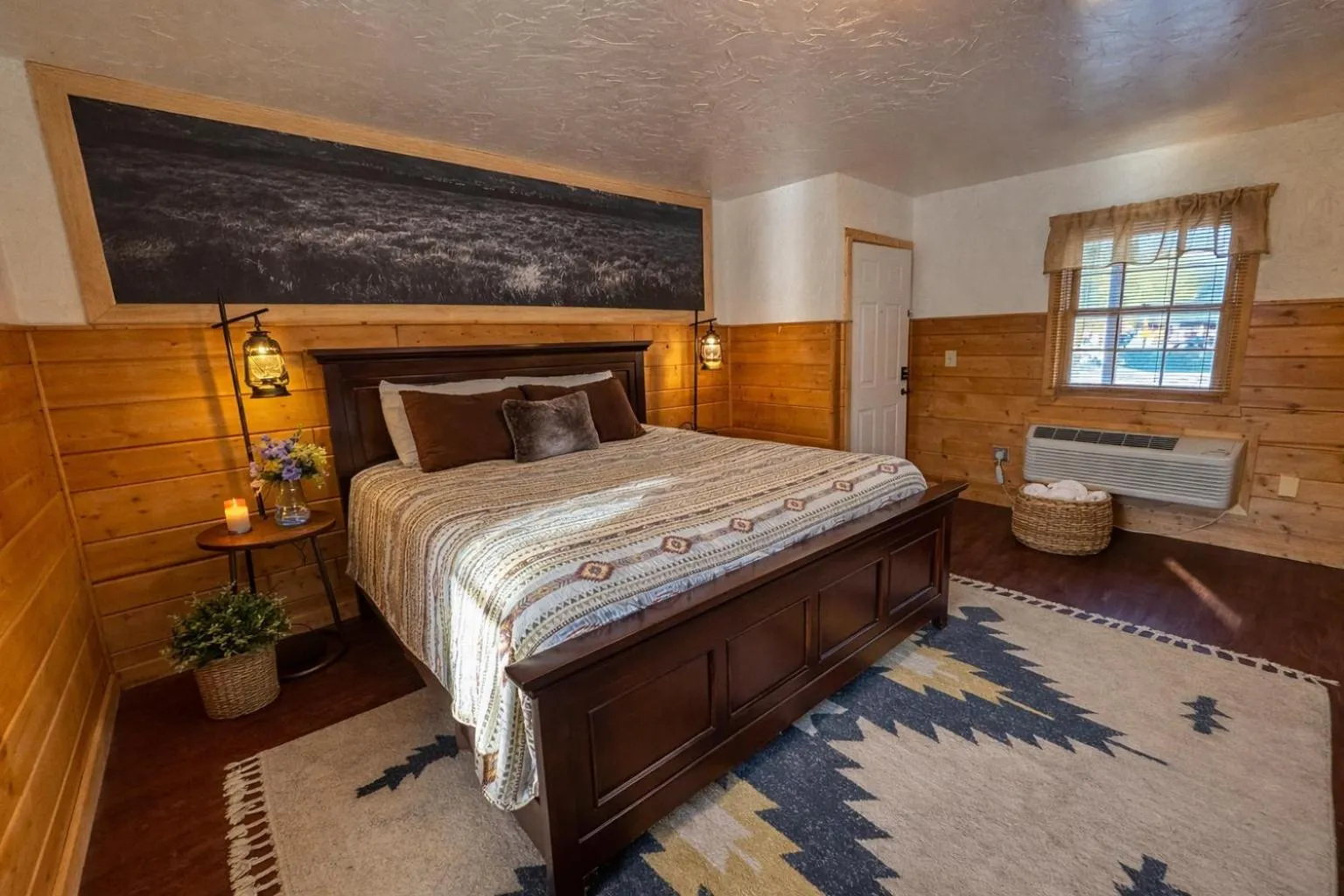 Bed in Chinook Winds Lodge
