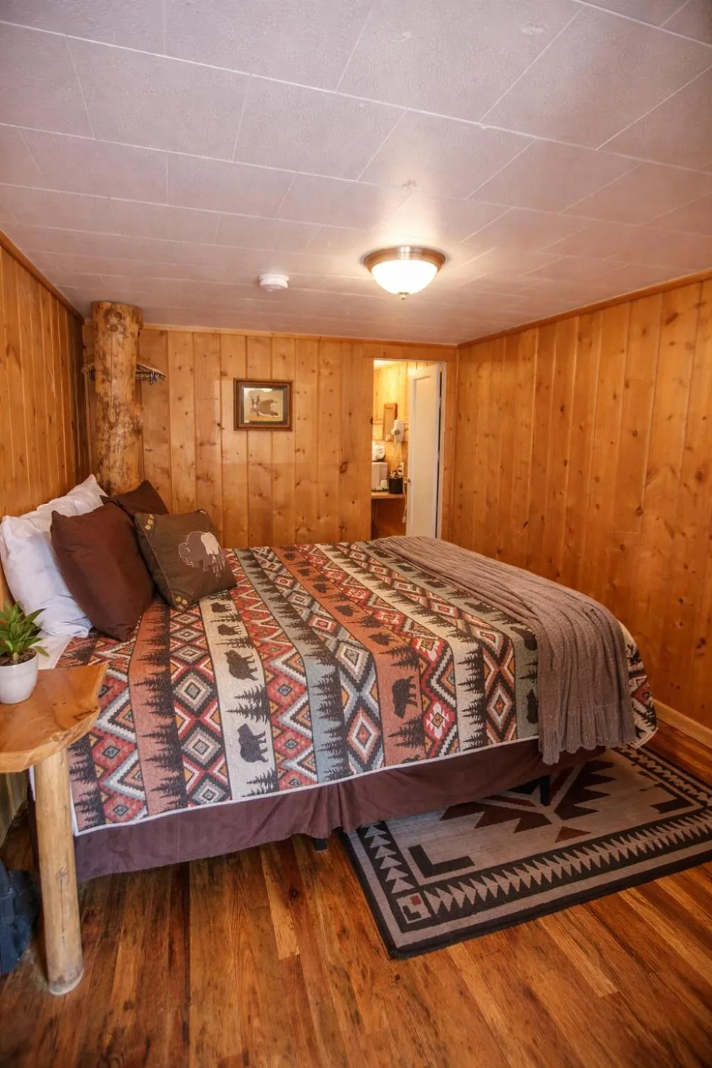 Bed in Chinook Winds Lodge