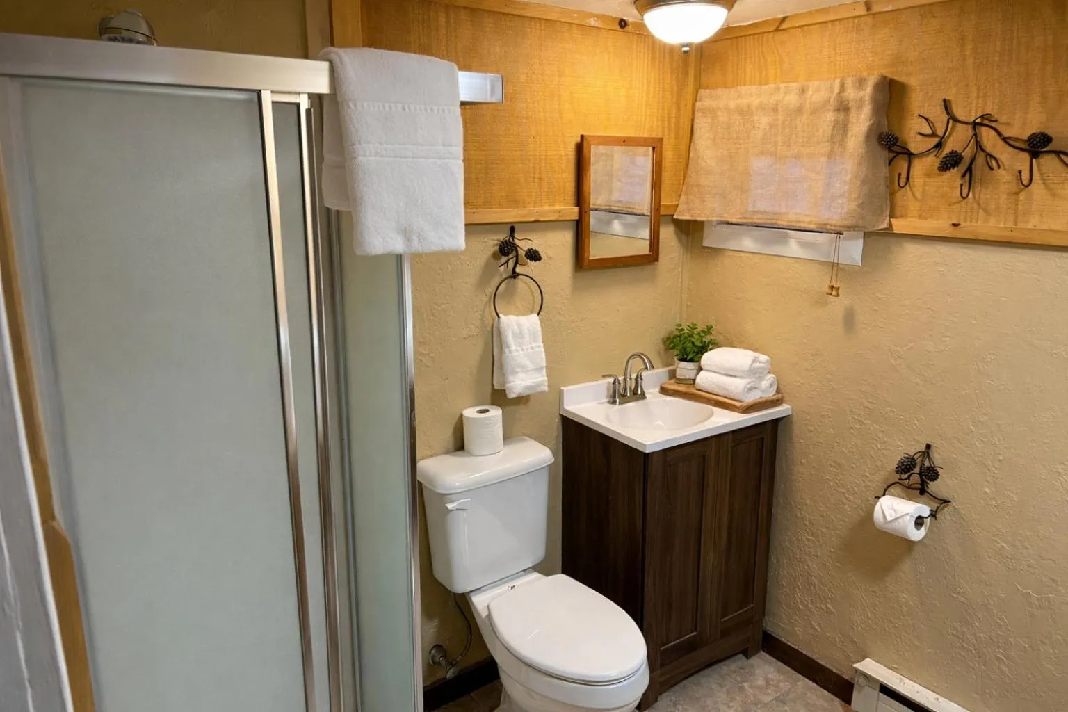 Toilet in Chinook Winds Lodge