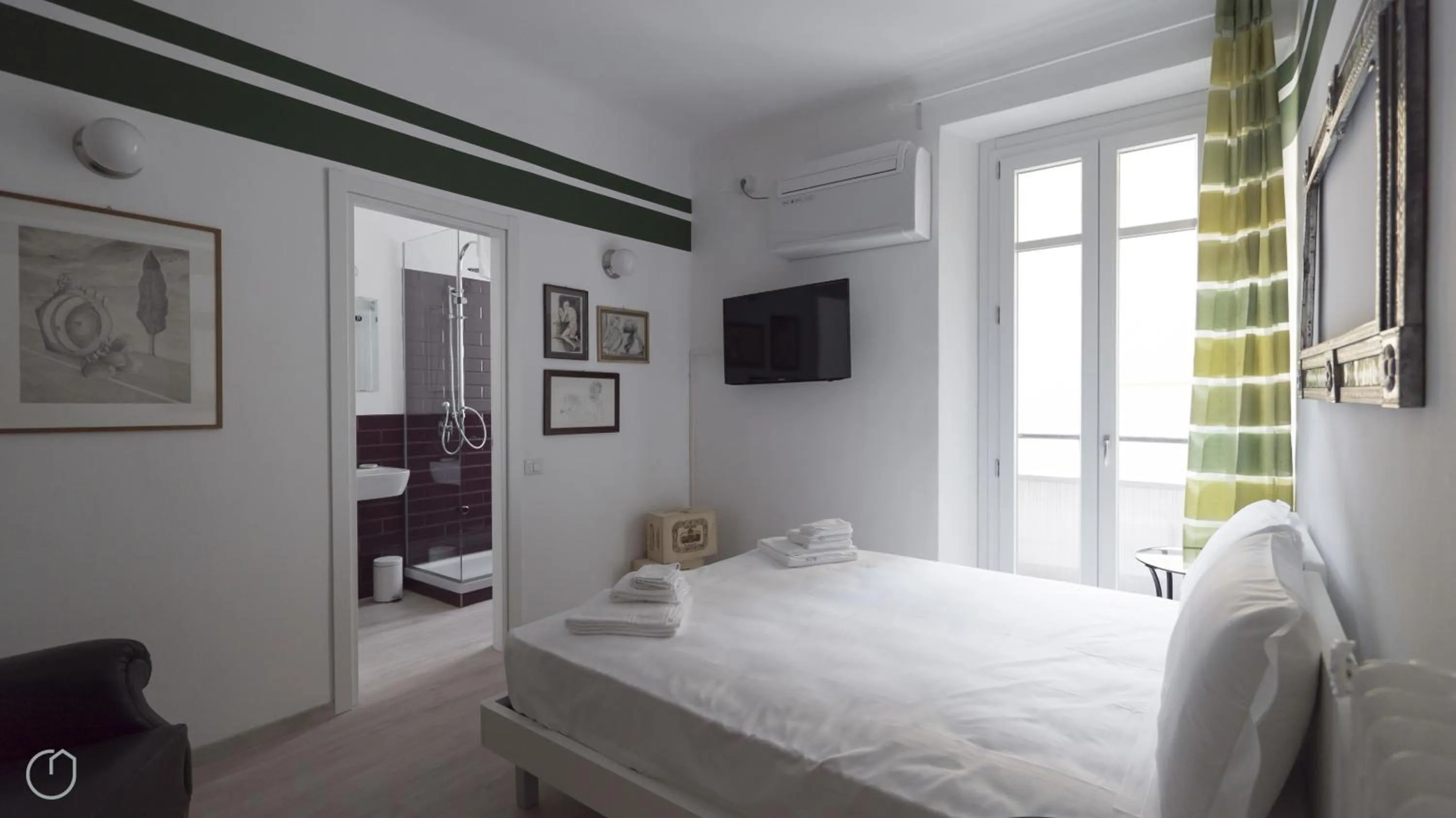 Bathroom, Bed in Italianway Easy - Melzo 12