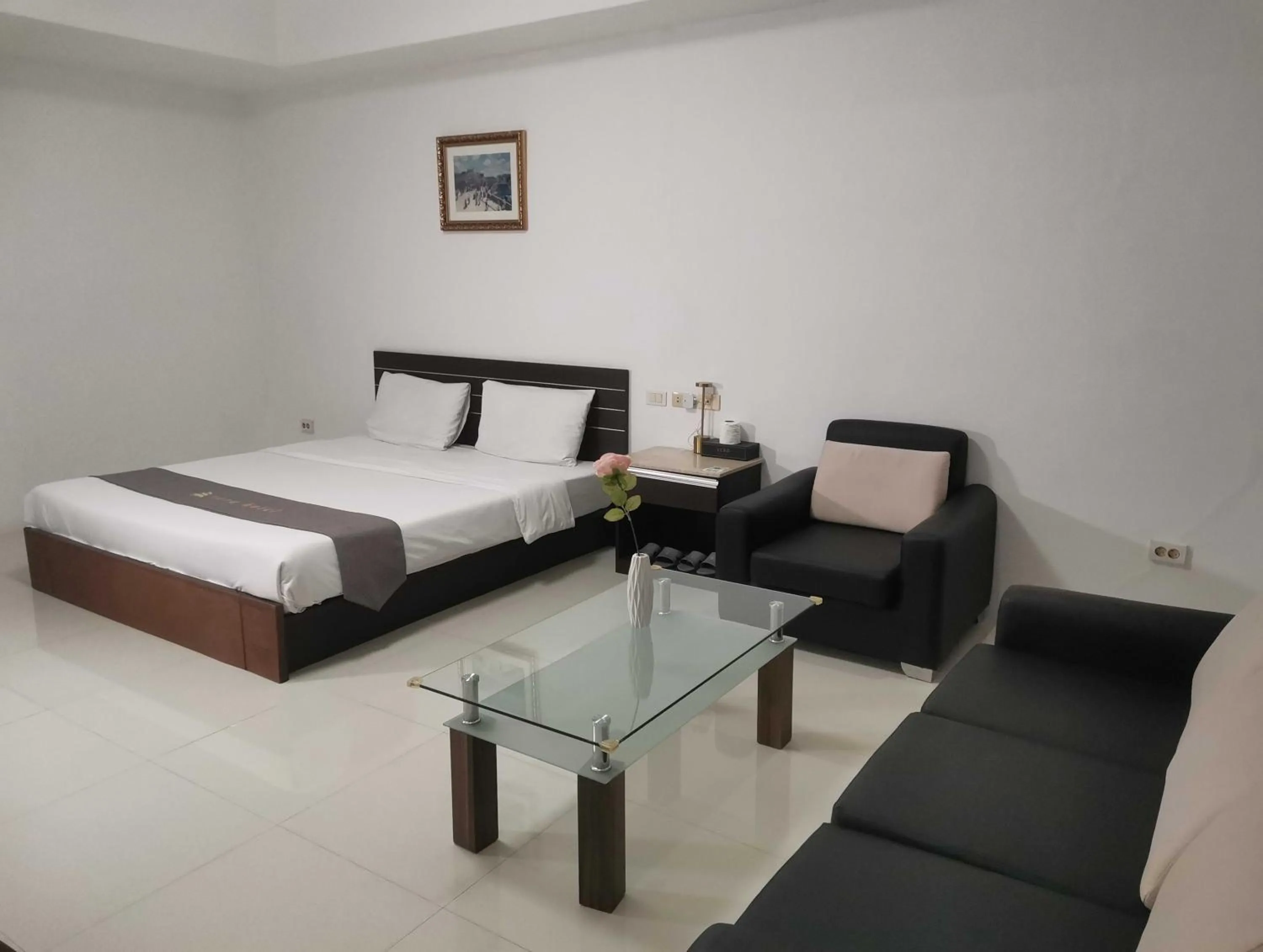 Photo of the whole room, Bed in Townhouse Oak Vera Hotel Near Clark International Airport