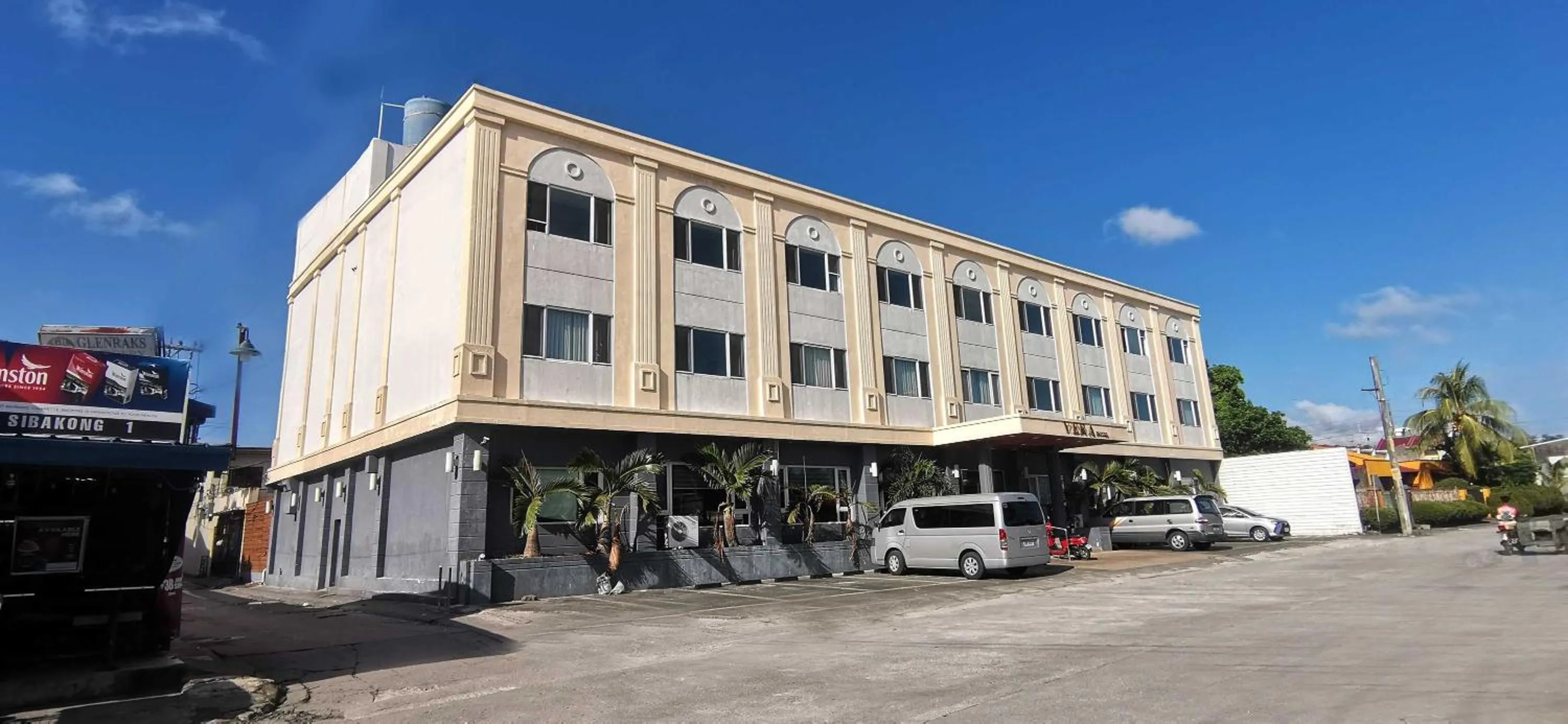 Property building in Townhouse Oak Vera Hotel Near Clark International Airport