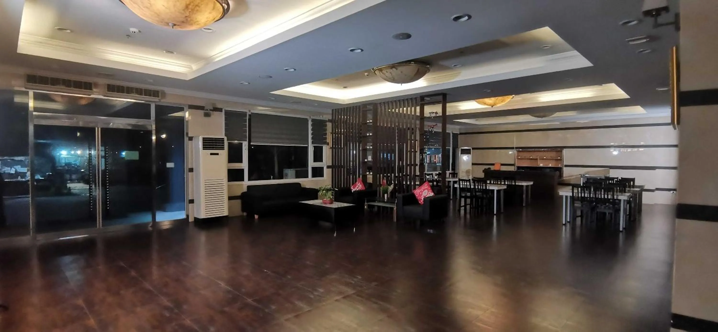 Restaurant/places to eat in Townhouse Oak Vera Hotel Near Clark International Airport