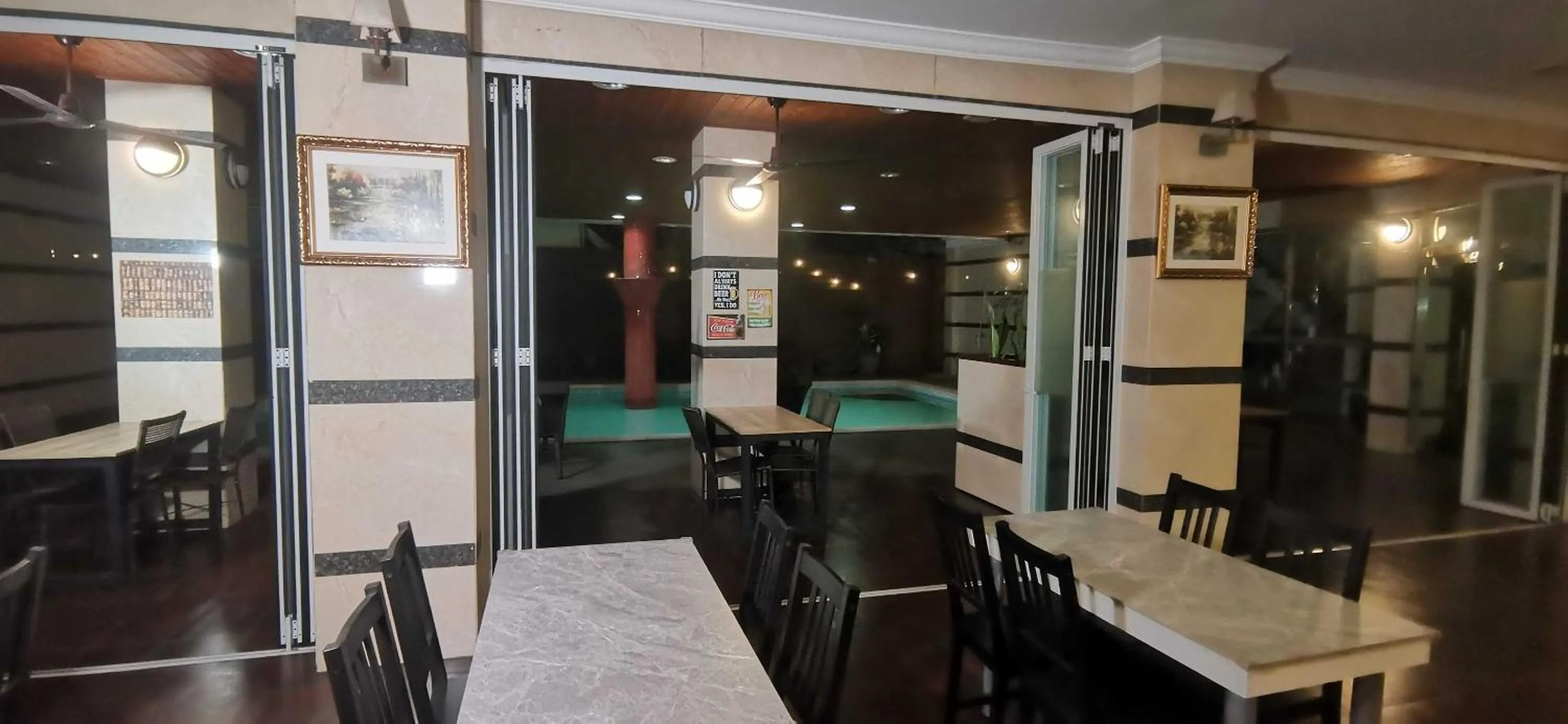 Restaurant/places to eat in Townhouse Oak Vera Hotel Near Clark International Airport