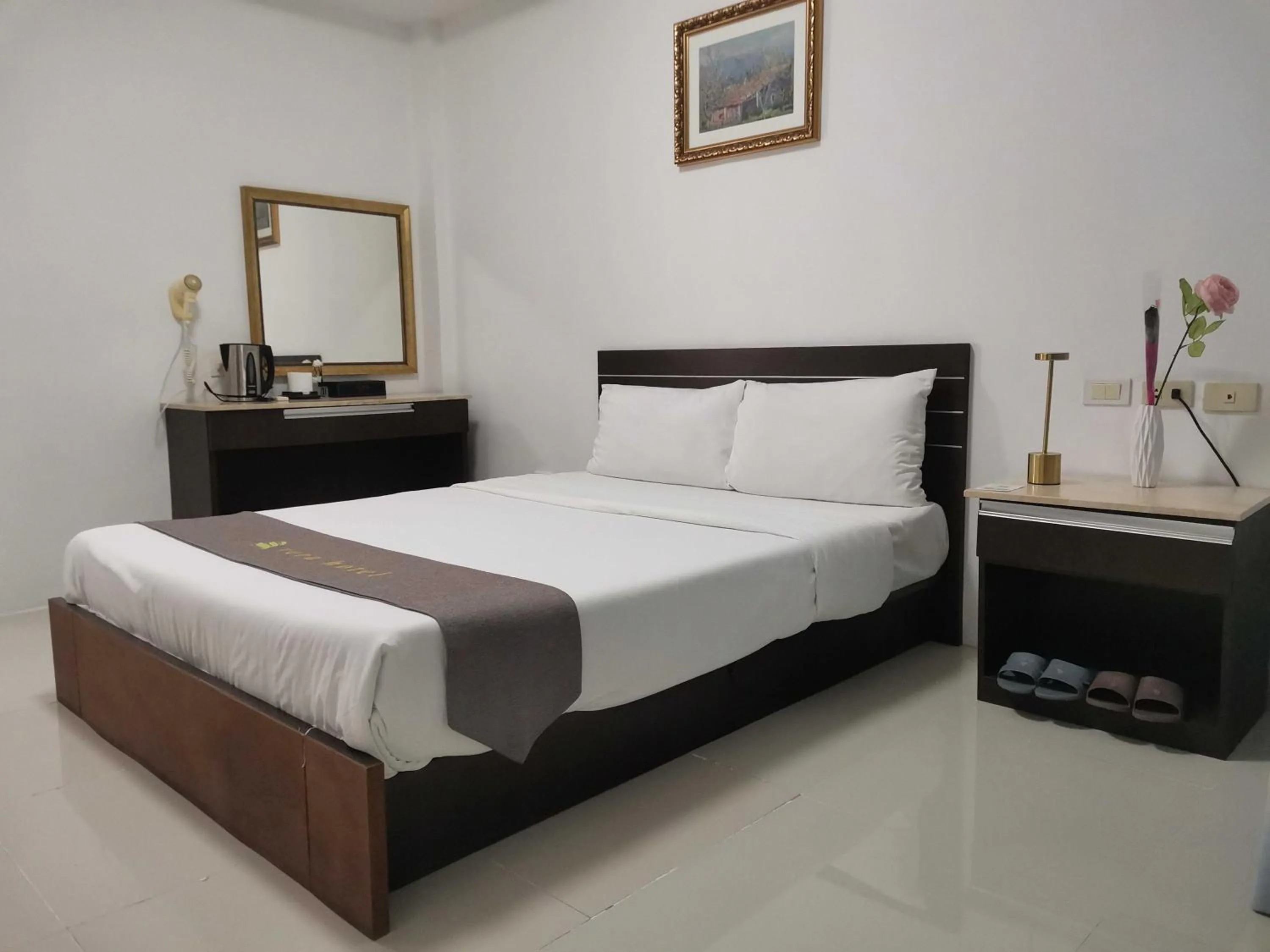 Bedroom, Bed in Townhouse Oak Vera Hotel Near Clark International Airport