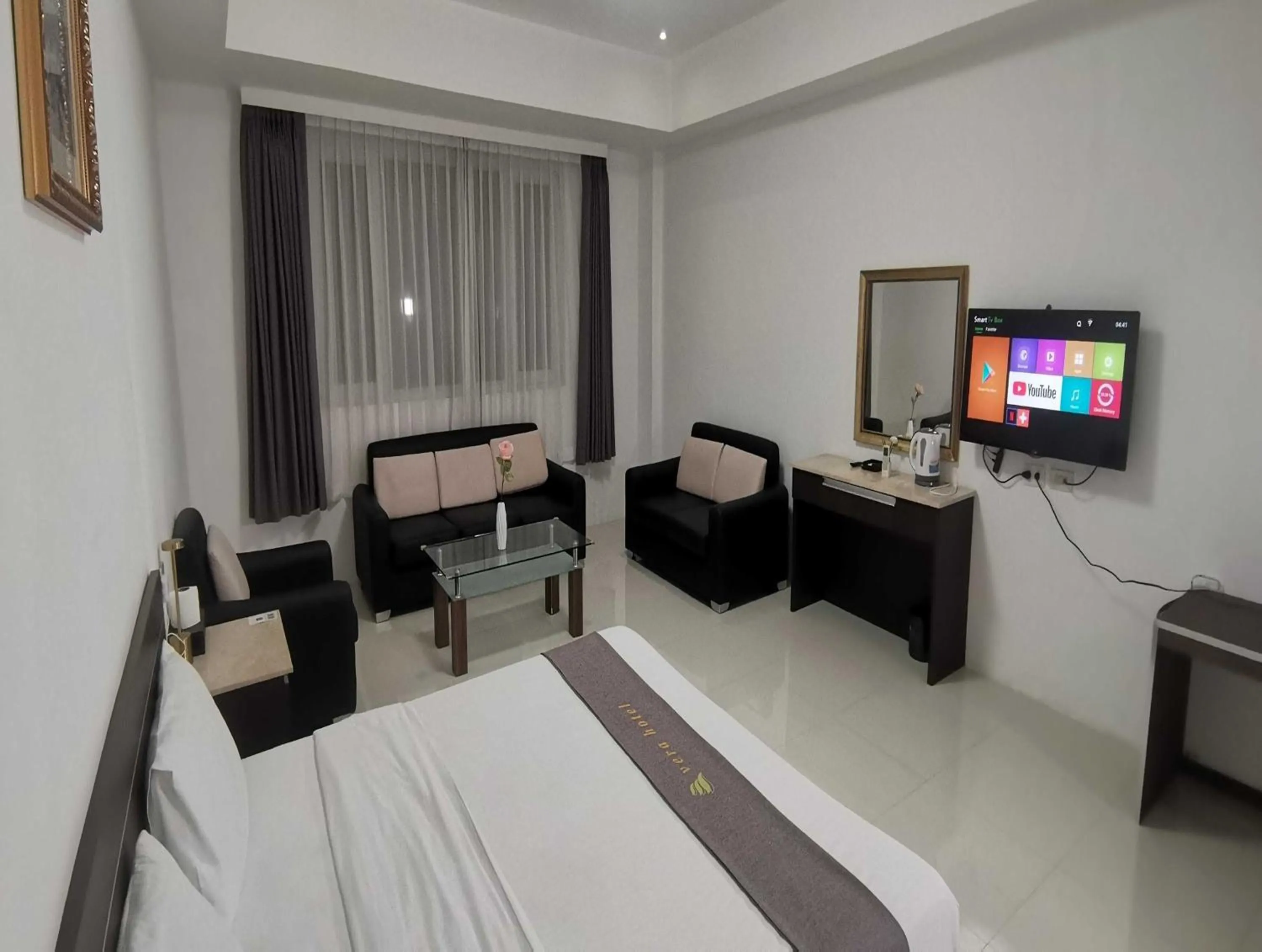 Photo of the whole room, Bed in Townhouse Oak Vera Hotel Near Clark International Airport
