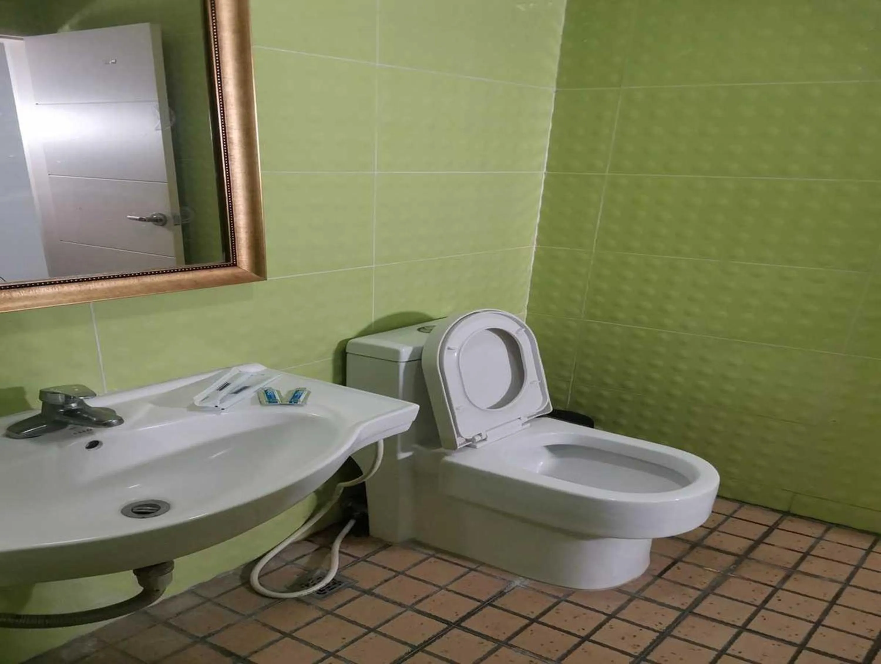 Bathroom in Townhouse Oak Vera Hotel Near Clark International Airport