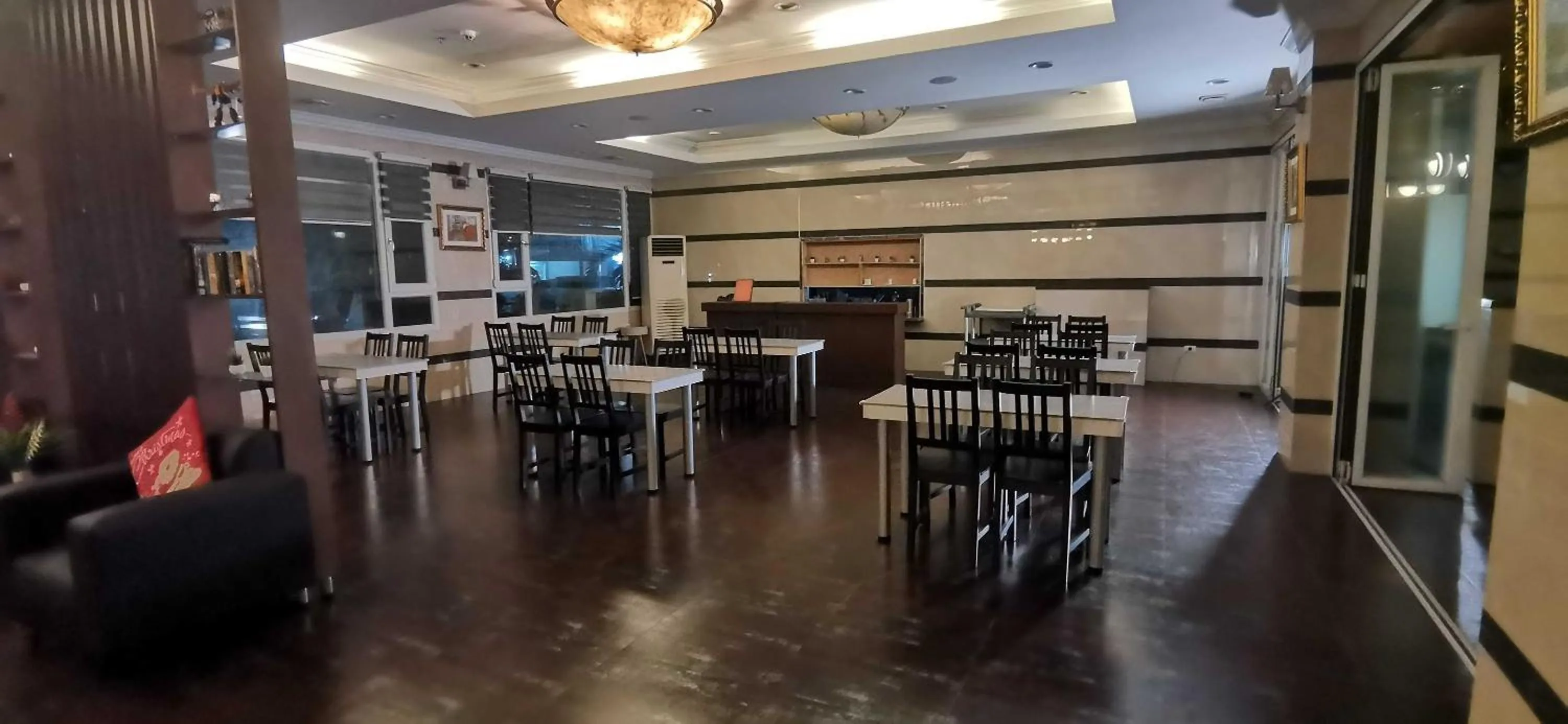 Restaurant/places to eat in Townhouse Oak Vera Hotel Near Clark International Airport