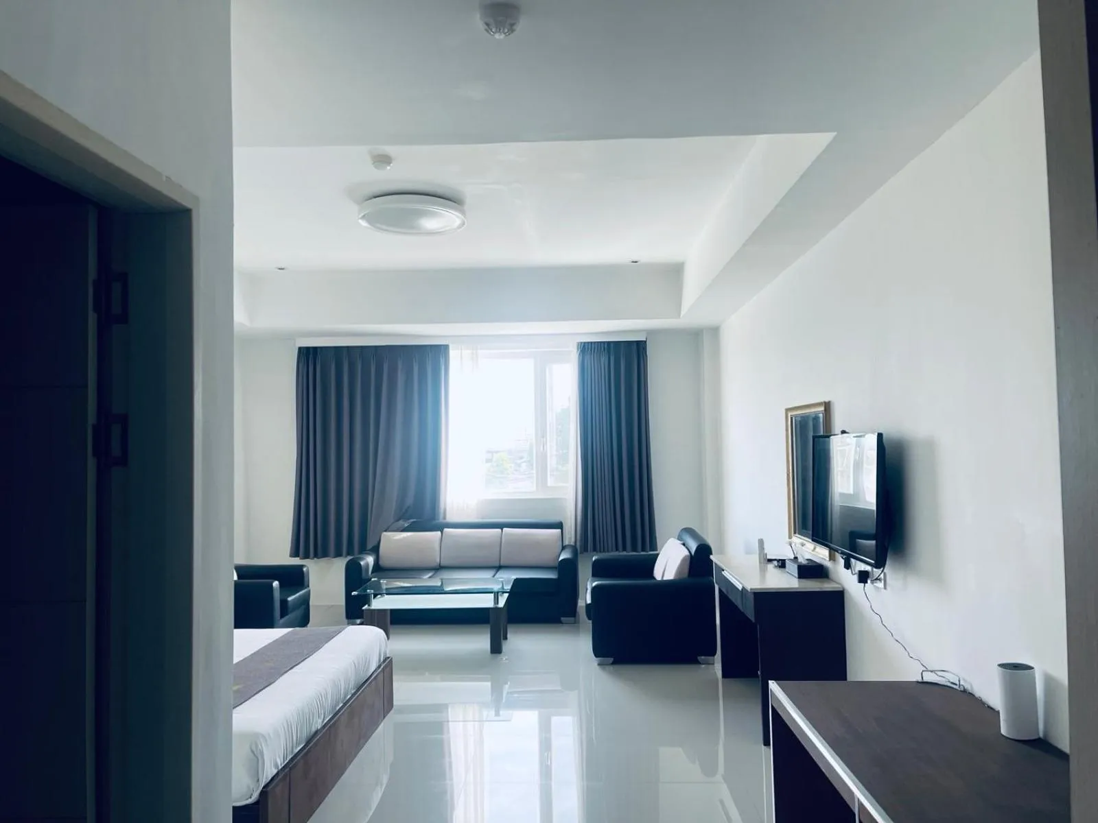 Seating area, Bed in Vera Hotel