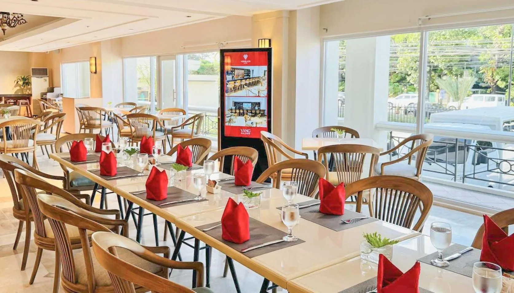 Restaurant/places to eat in Vermillion Hotel