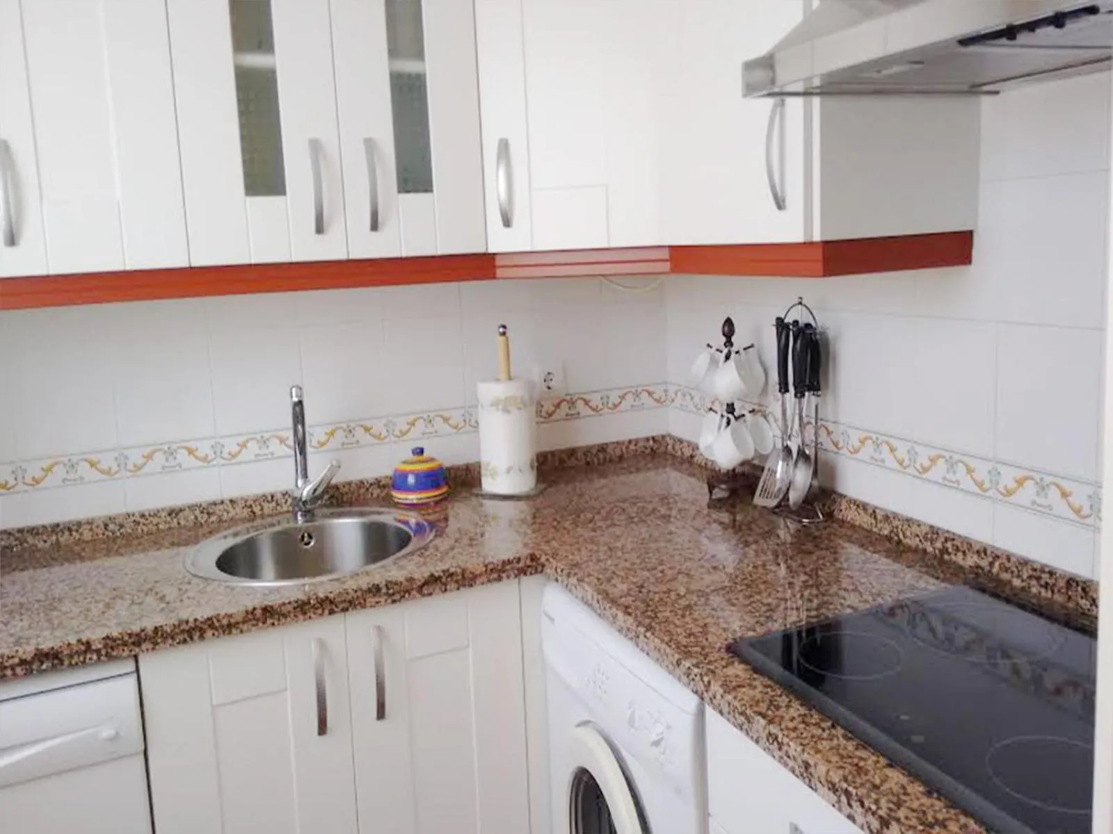 Kitchen or kitchenette in Life Apartments Costa Ballena