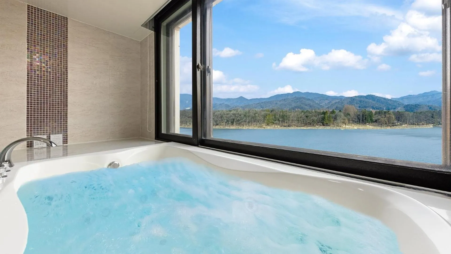 Photo of the whole room in Gapyeong Rondavill Pension