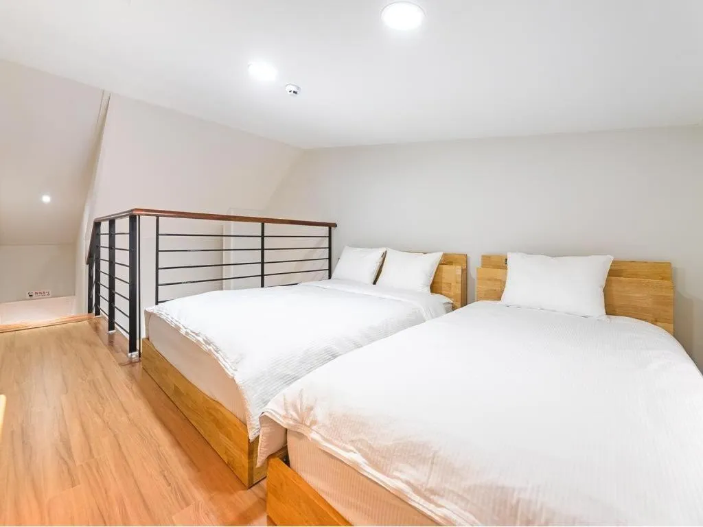 Property building, Bed in Jeju eseutteuleya pension