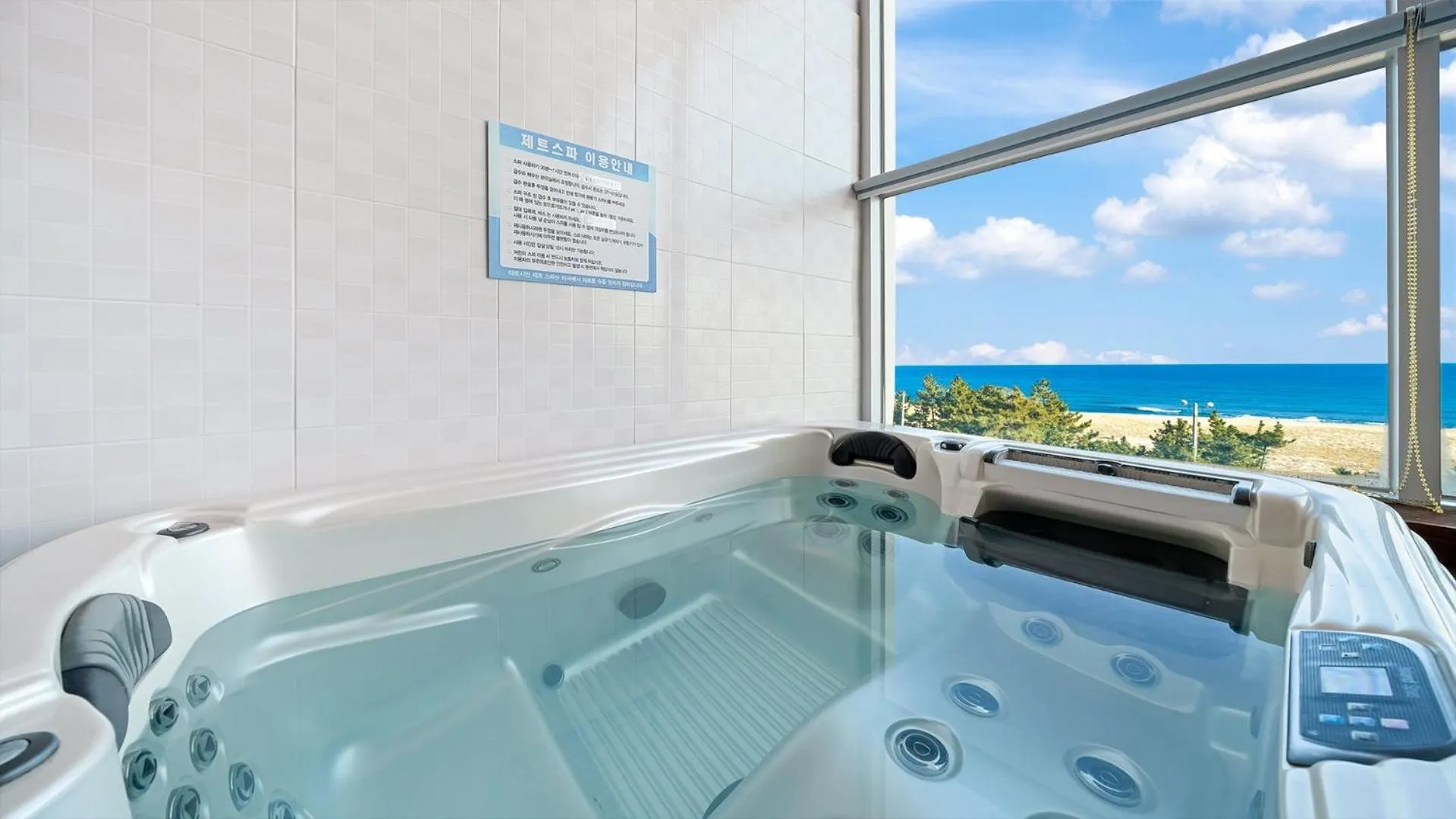 Photo of the whole room in Yangyang Oceanvibe