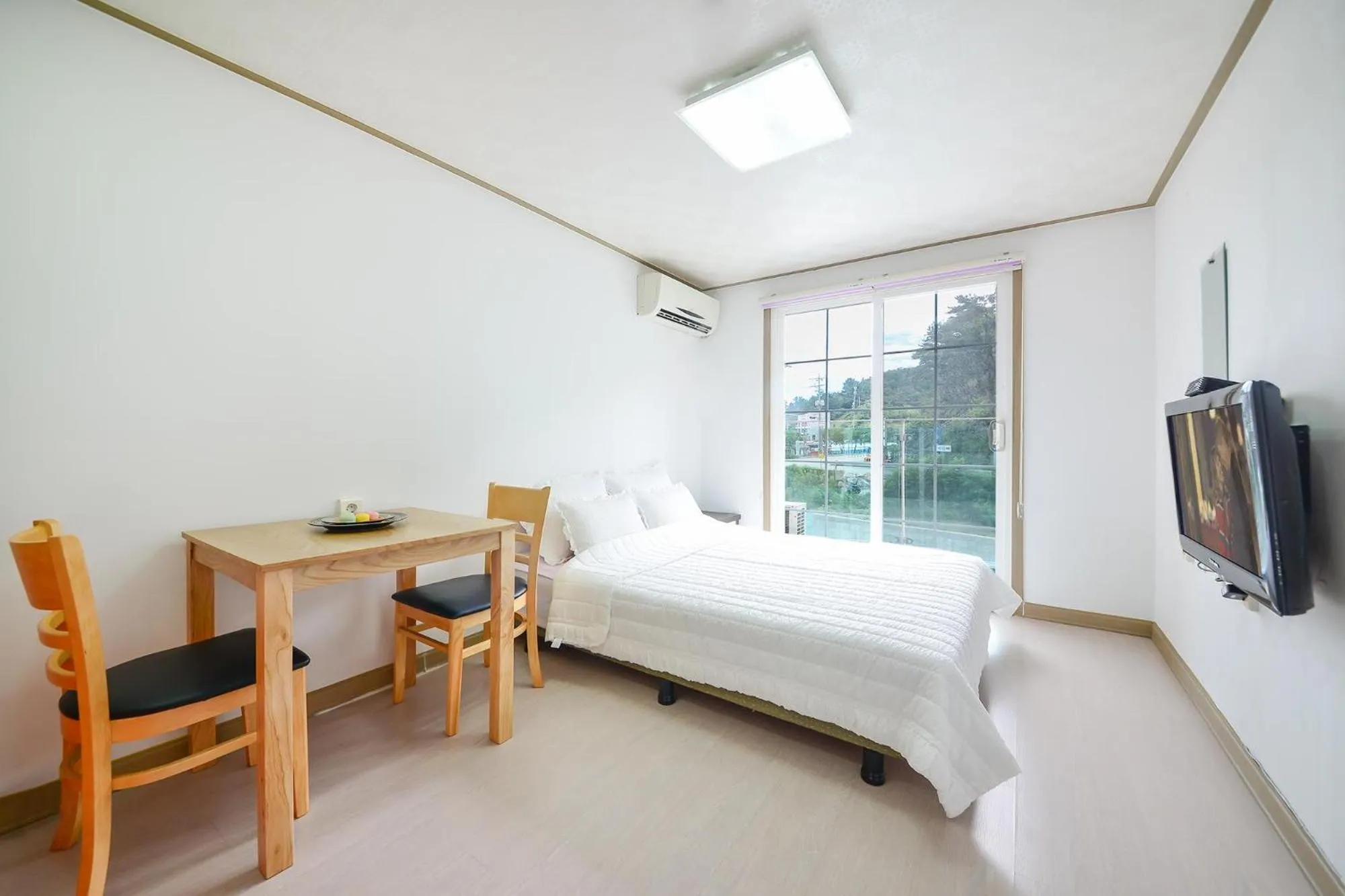 Property building, Bed in Samcheok Healingcamp Pension