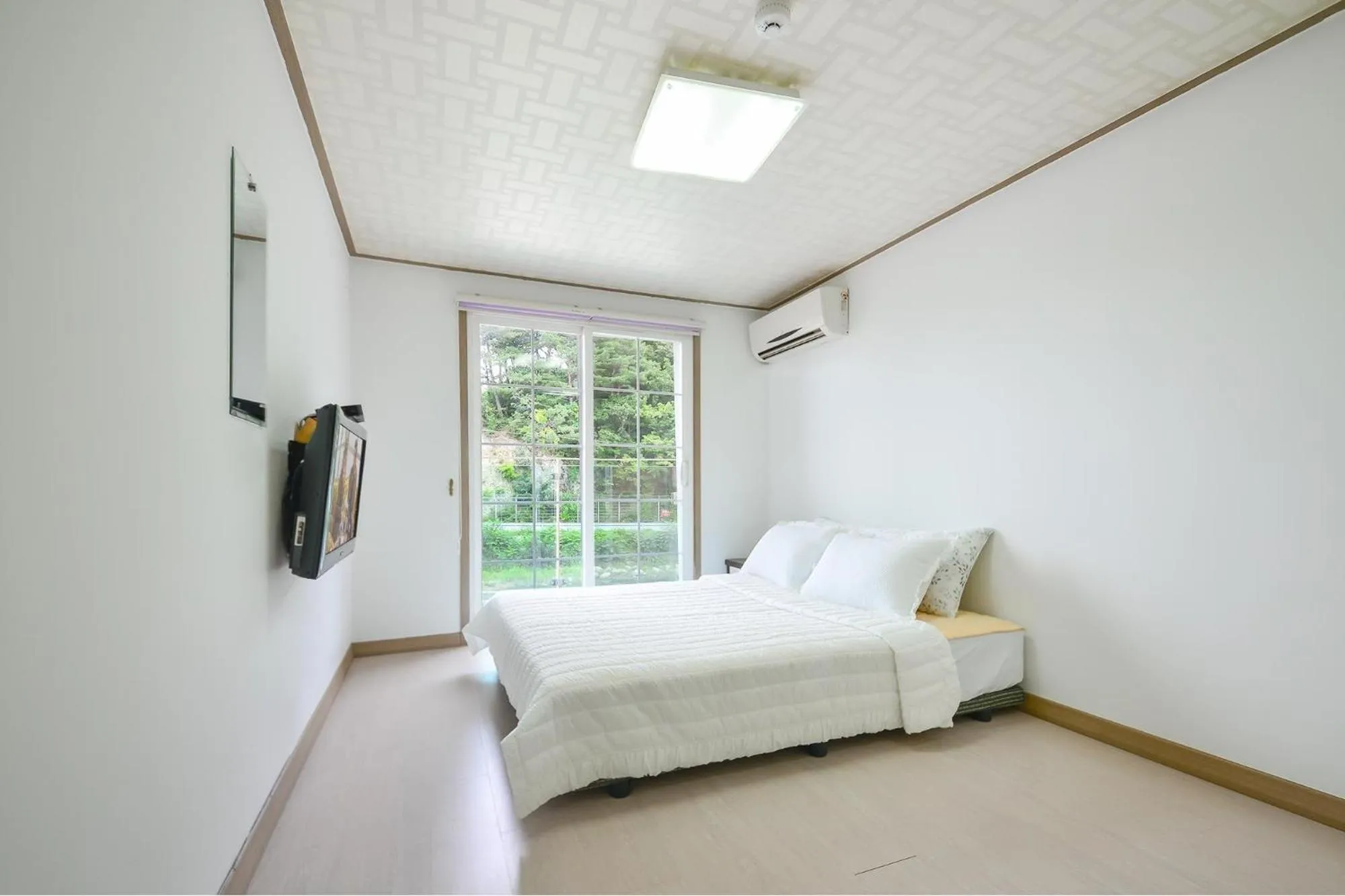 Property building, Bed in Samcheok Healingcamp Pension