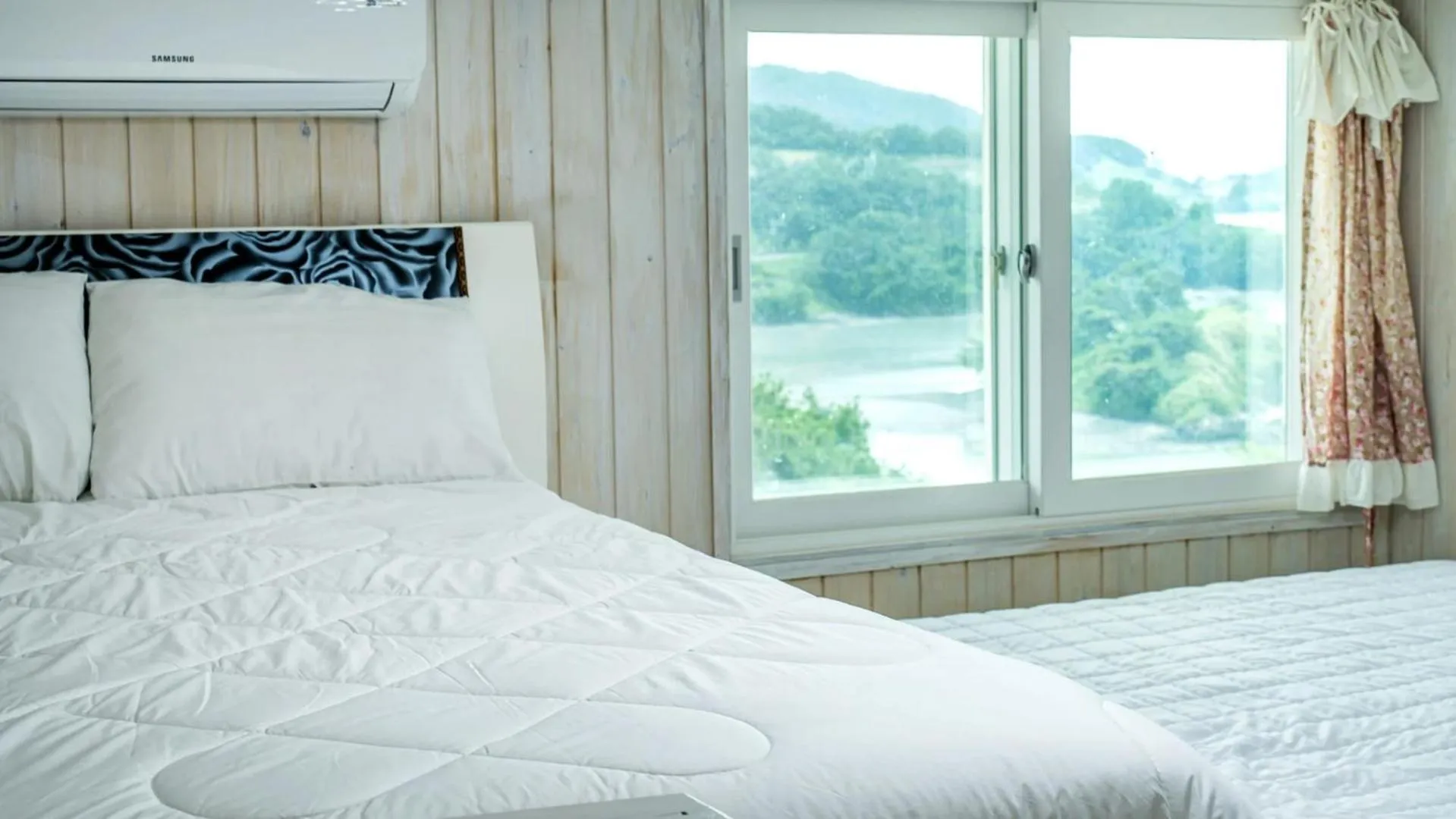 Property building, Bed in Yeosu Sky Pension