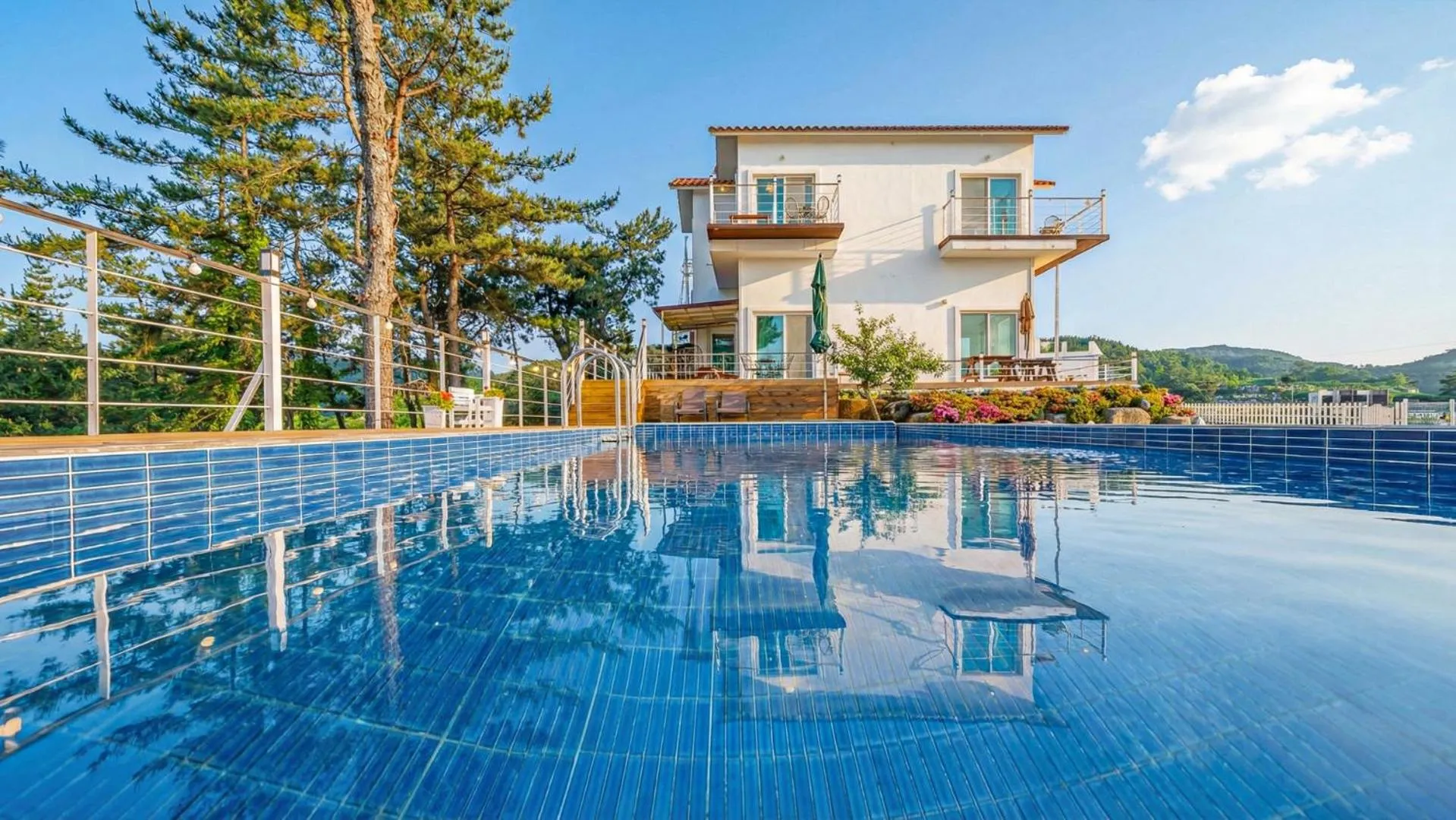 Property building in Yeosu Sky Pension