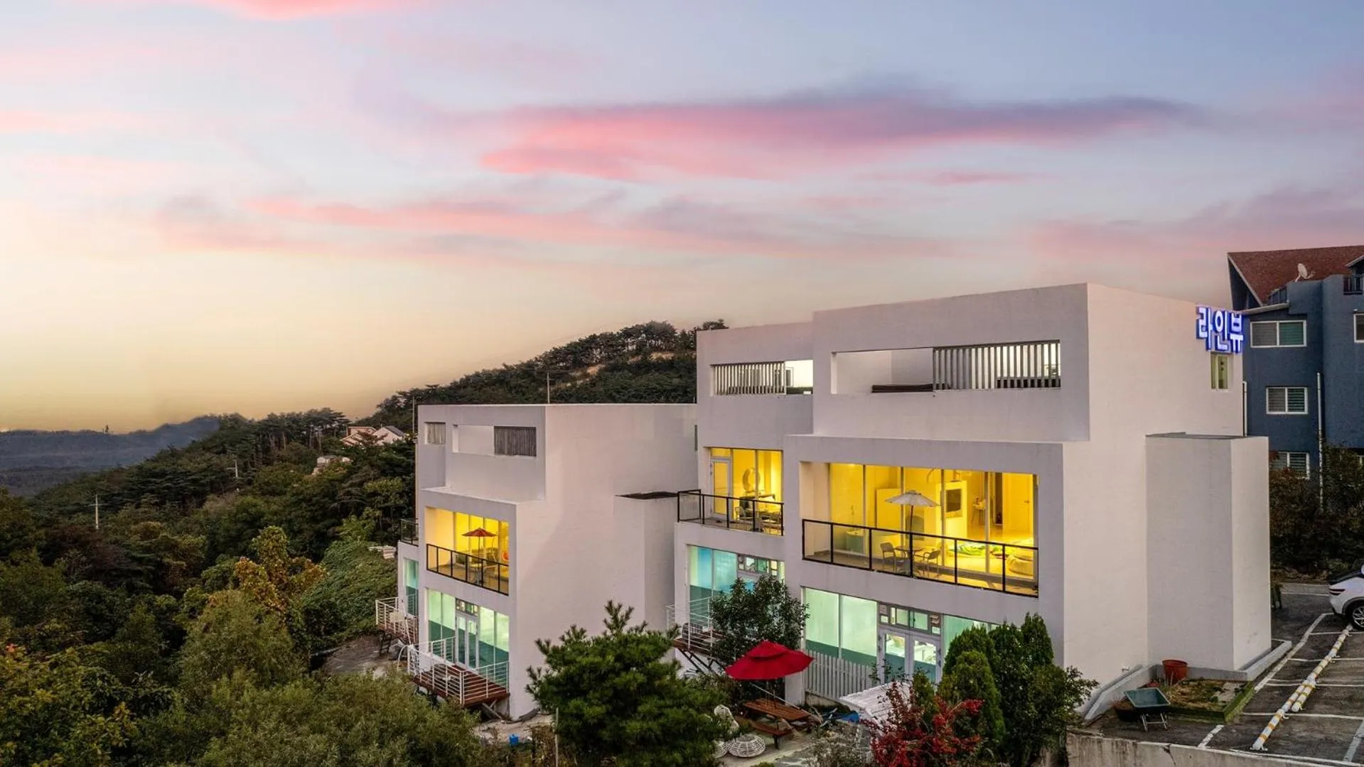 Property building in GYEONGJU LINEVIEW POOLVILLA