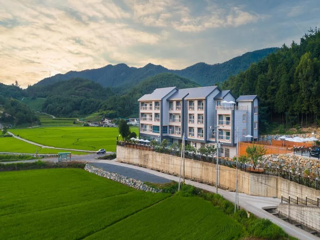 Property building in Yeosu Sora Noeul Pension