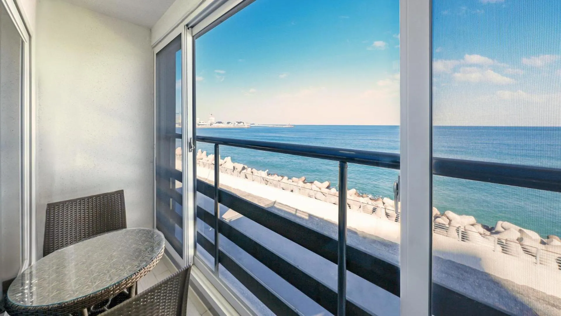 Property building in Sokcho Bird Island Pension