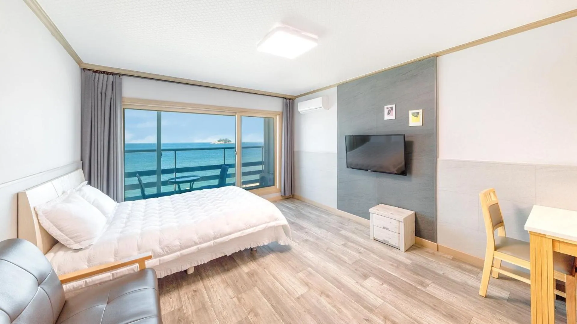 Property building, Bed in Sokcho Bird Island Pension