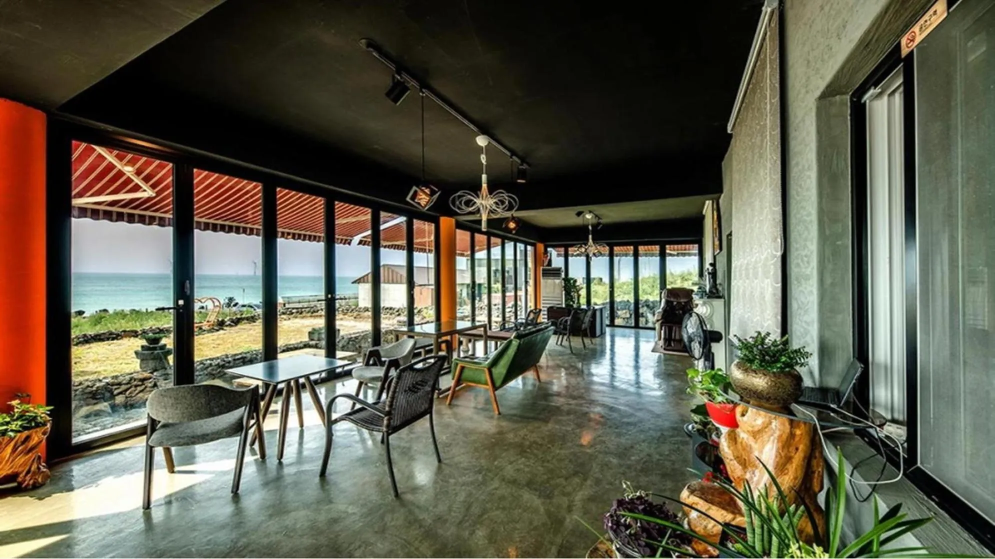 Property building in Jeju Woljeongri Pungcha Pension