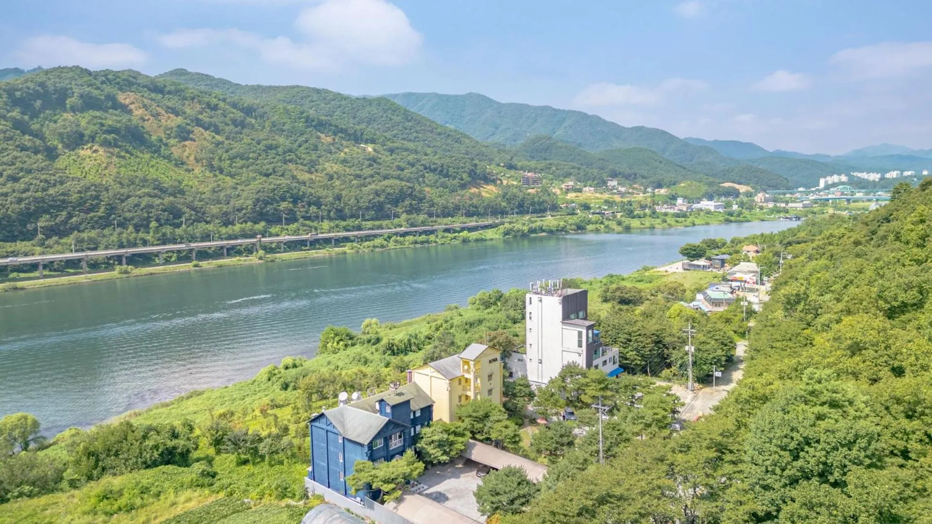 Property building in Gapyeong Rowa River view Pension