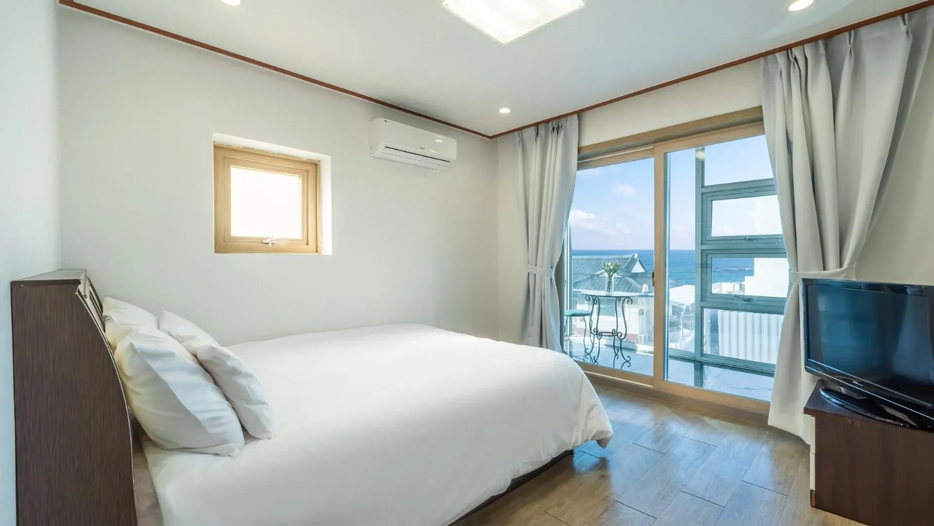 Property building, Bed in Samcheok jangho sanho Pension