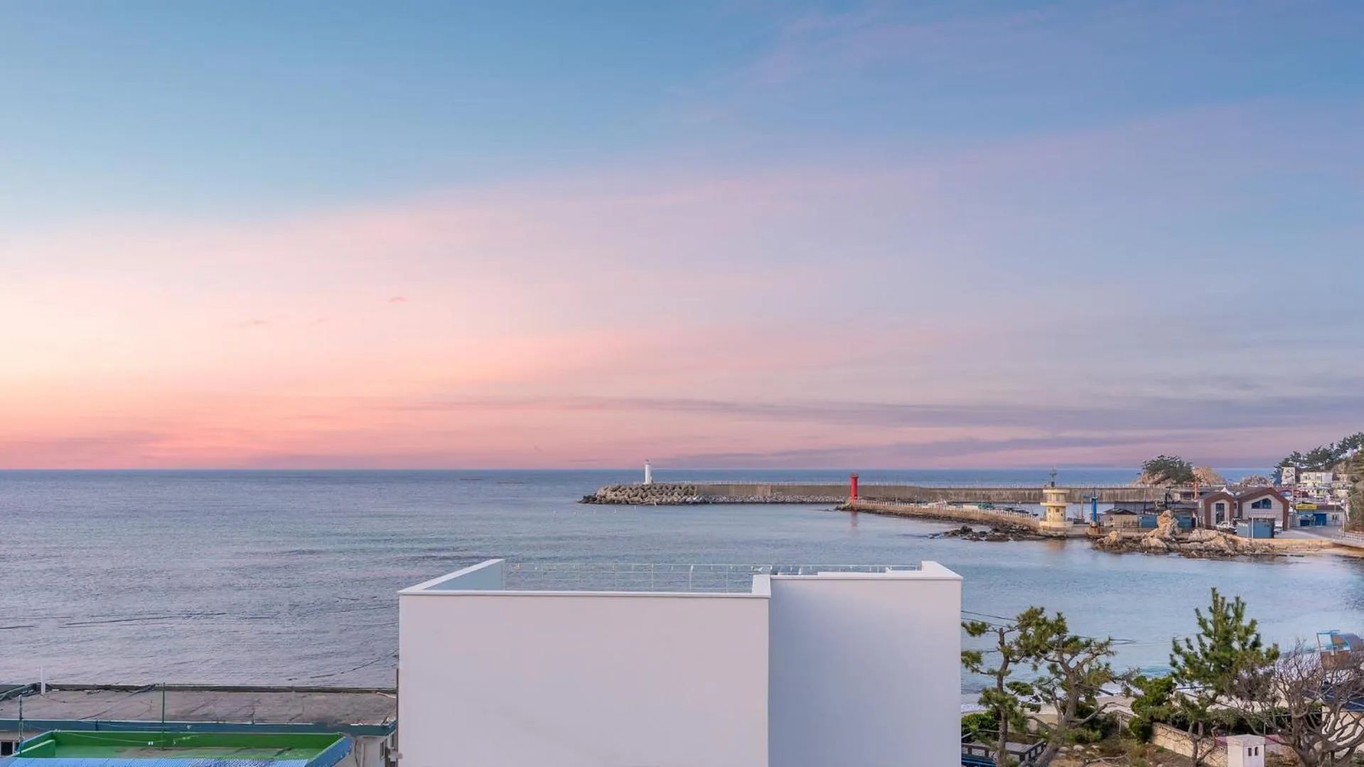 Property building in Samcheok jangho sanho Pension