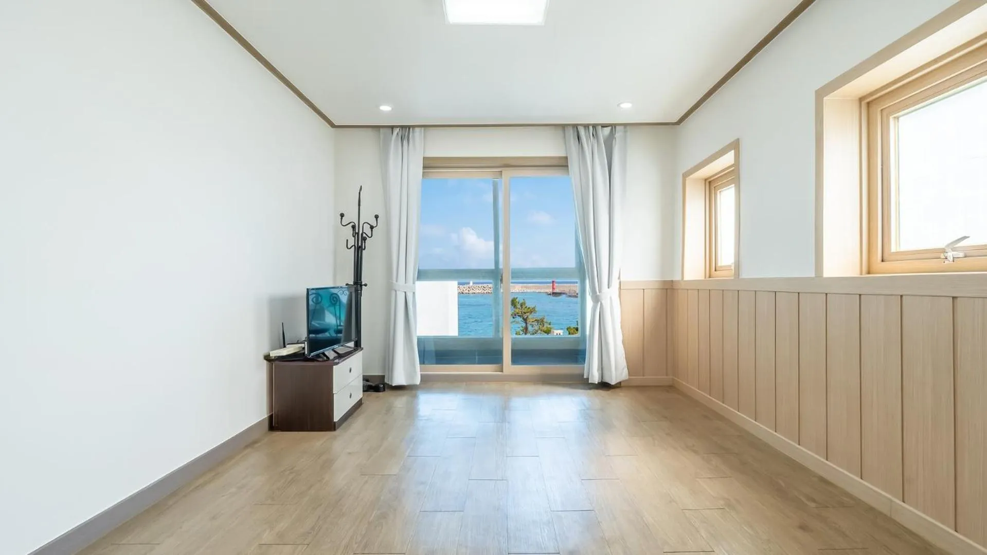 Property building in Samcheok jangho sanho Pension