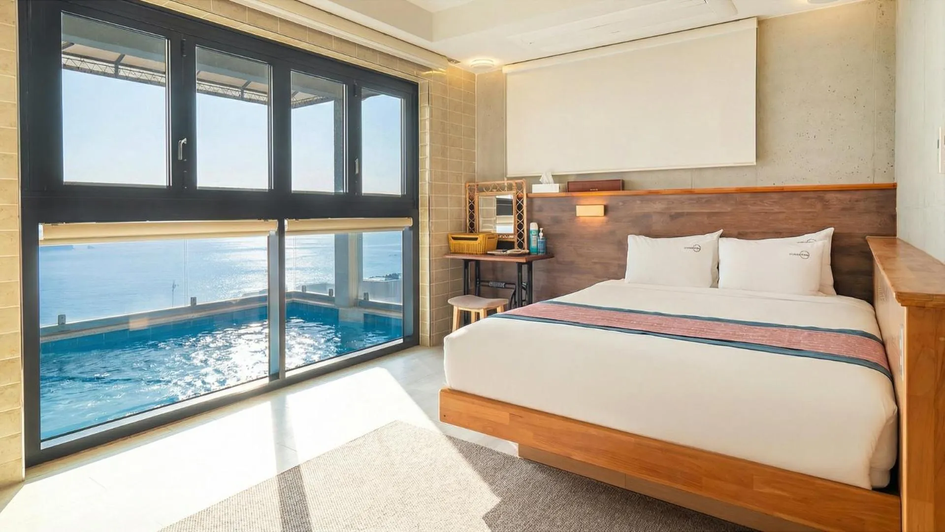 Property building, Bed in Gyeongju Luna Piena Poolvilla