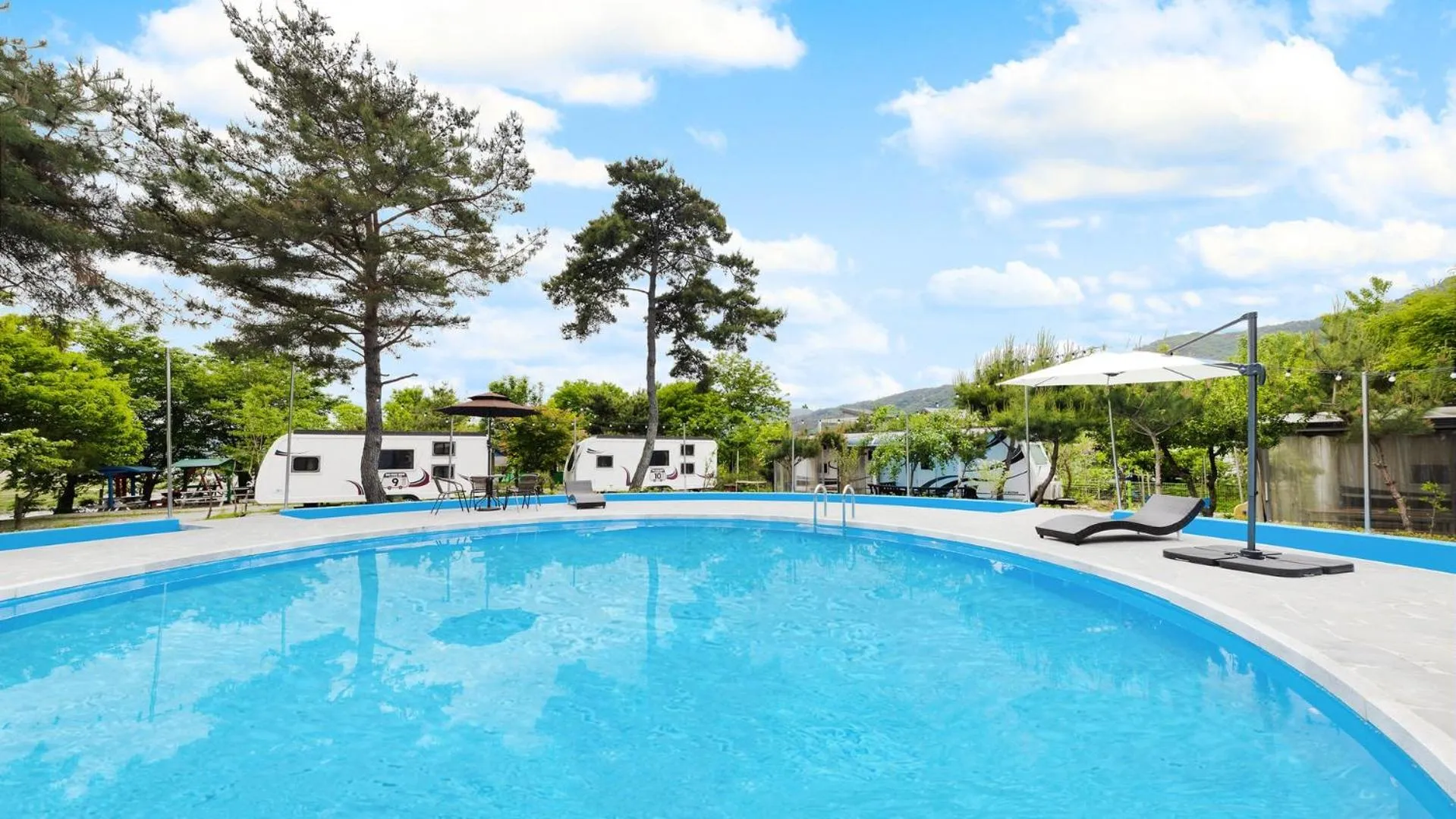 Property building in Gapeyong Donghwa Caravan