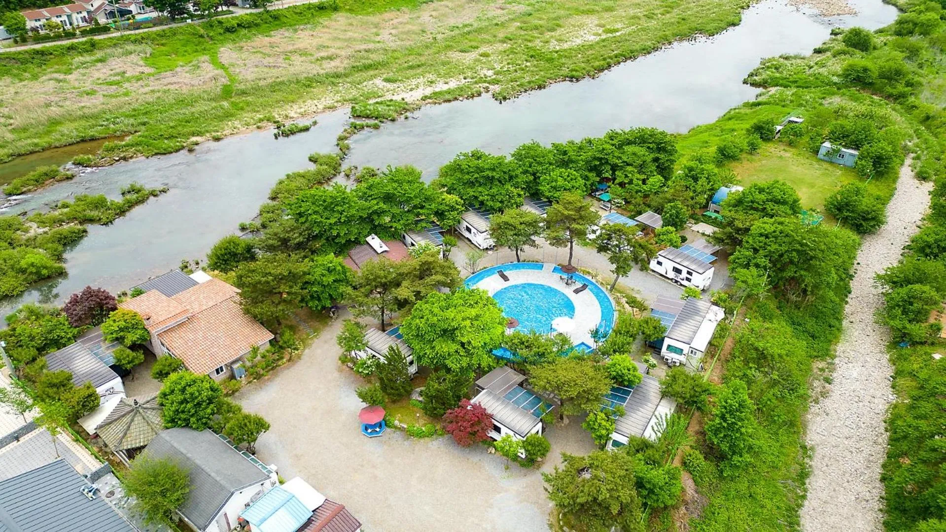 Property building in Gapeyong Donghwa Caravan