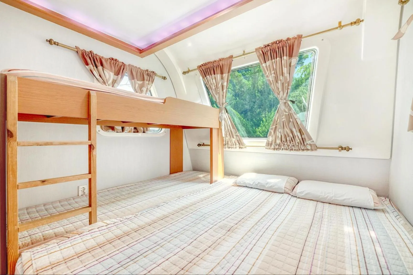 Property building, Bed in Gapeyong Donghwa Caravan