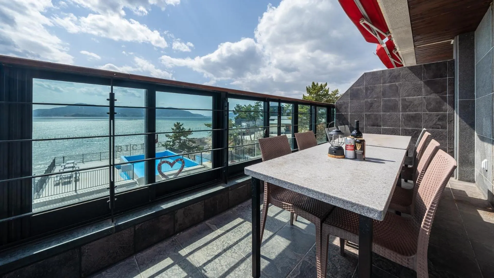 Property building in Sacheon Bichae Pension