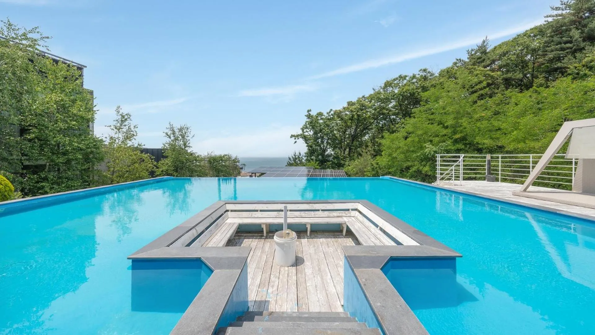 Property building in Yeongheungdo BoutiquePasseComposePension