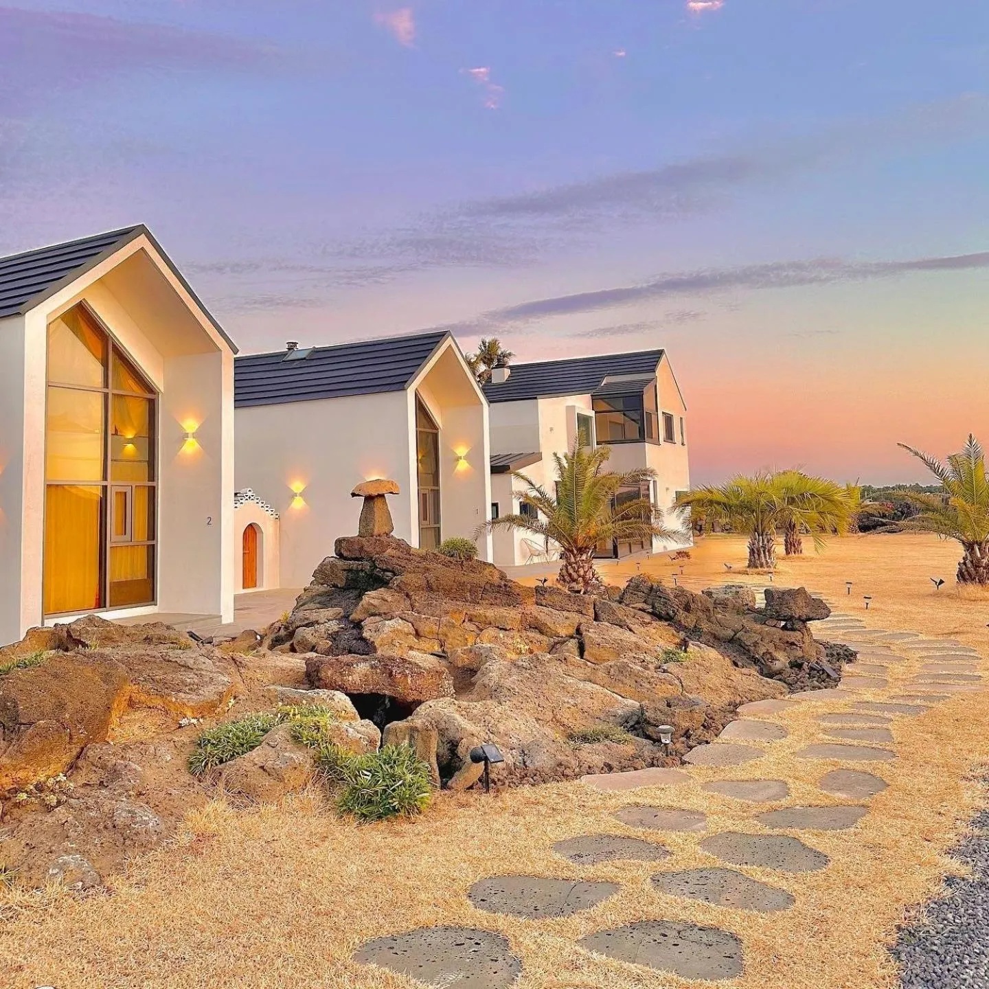 Property building in Jeju Geunalohu Pension