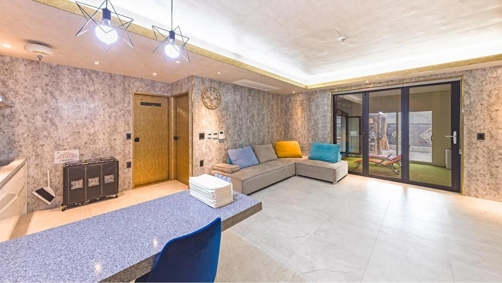 Property building in Chuncheon Poolhouse Epop