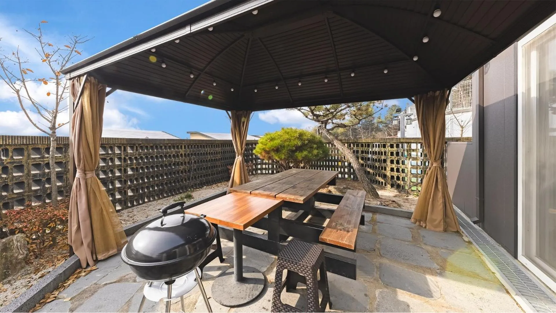 Property building in Chuncheon Poolhouse Epop