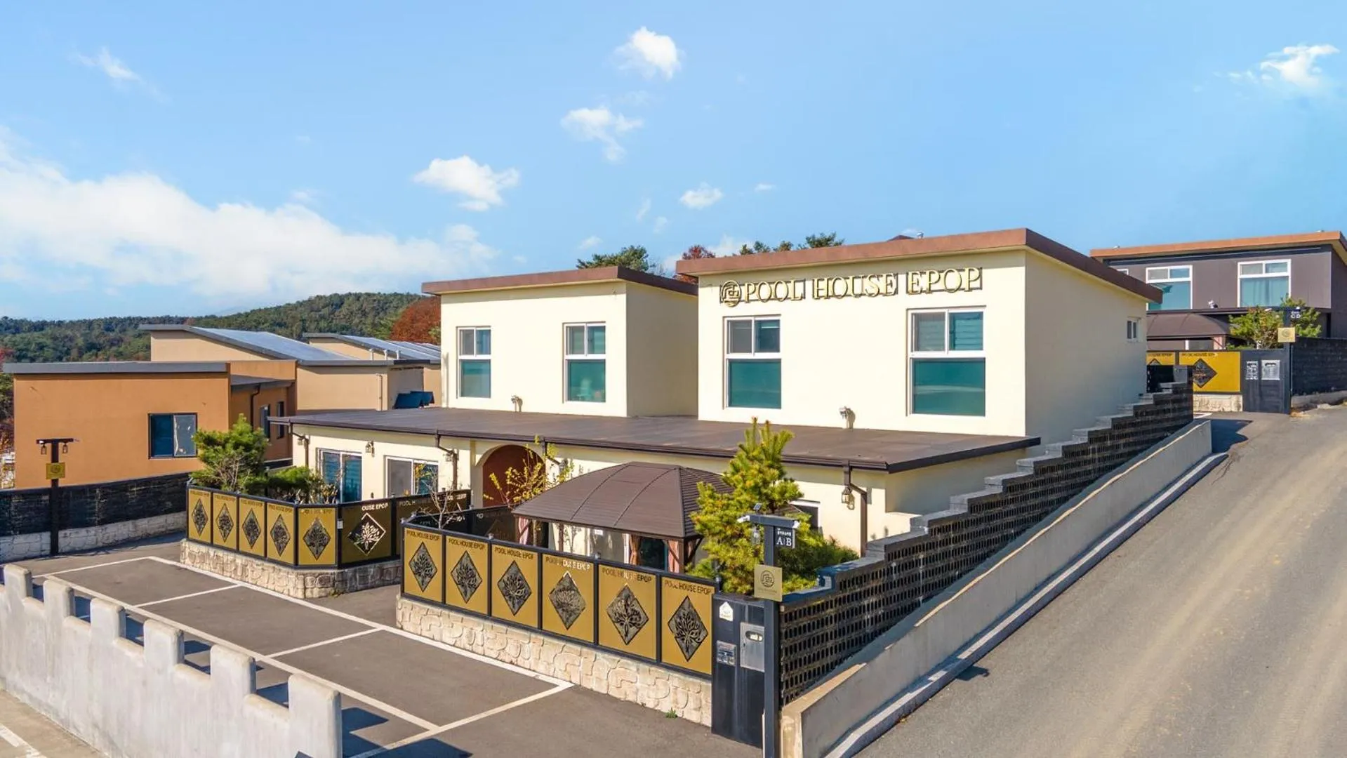 Property building in Chuncheon Poolhouse Epop