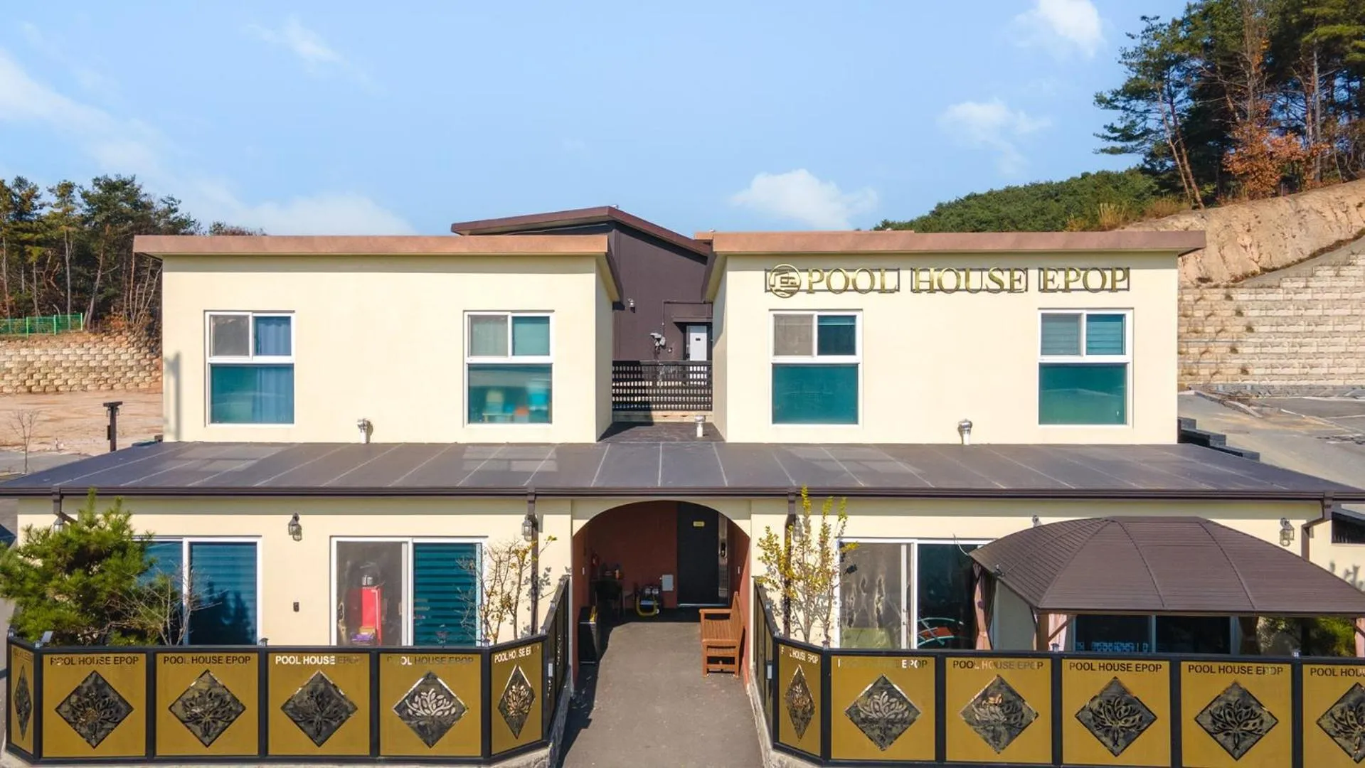 Property building in Chuncheon Poolhouse Epop