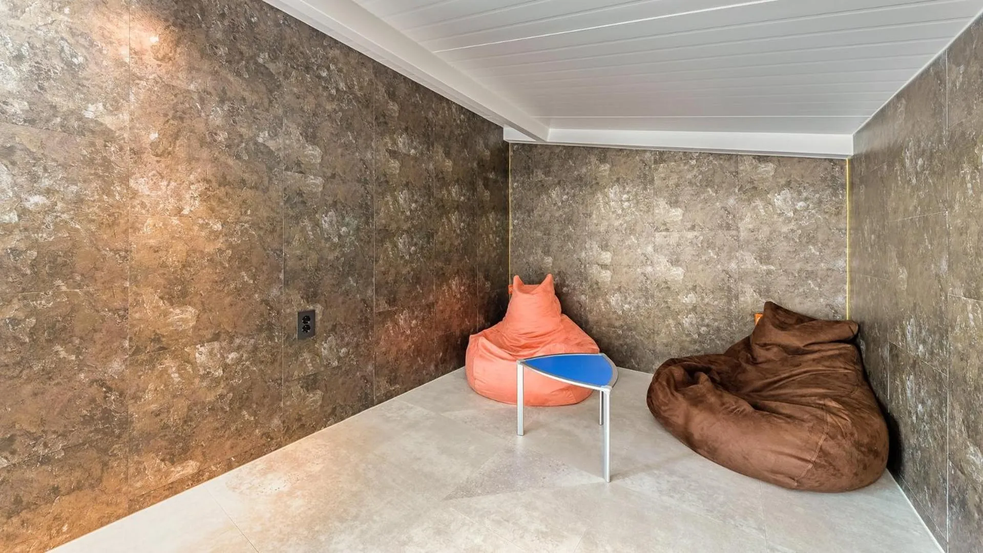 Property building in Chuncheon Poolhouse Epop