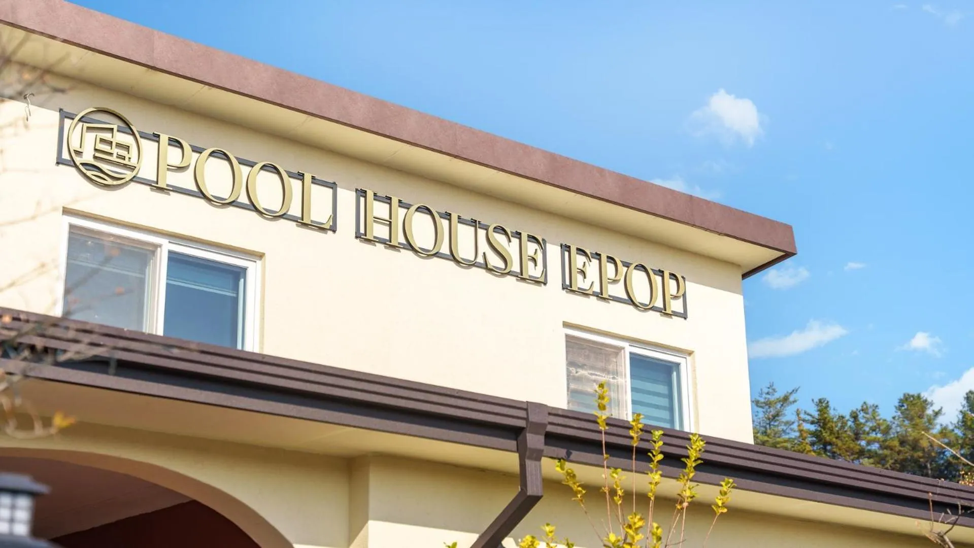 Property building in Chuncheon Poolhouse Epop