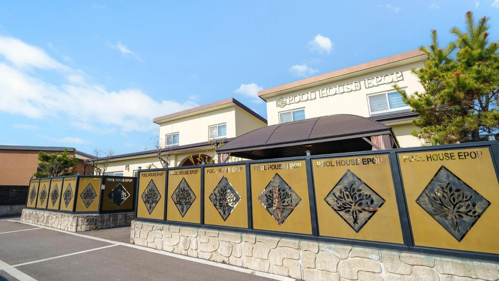 Property building in Chuncheon Poolhouse Epop