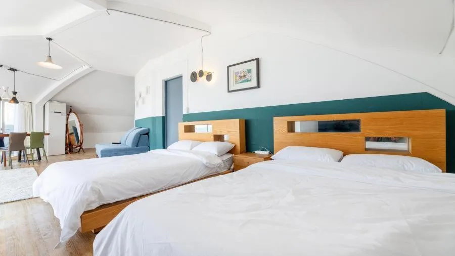 Property building, Bed in Jeju UFO Pension